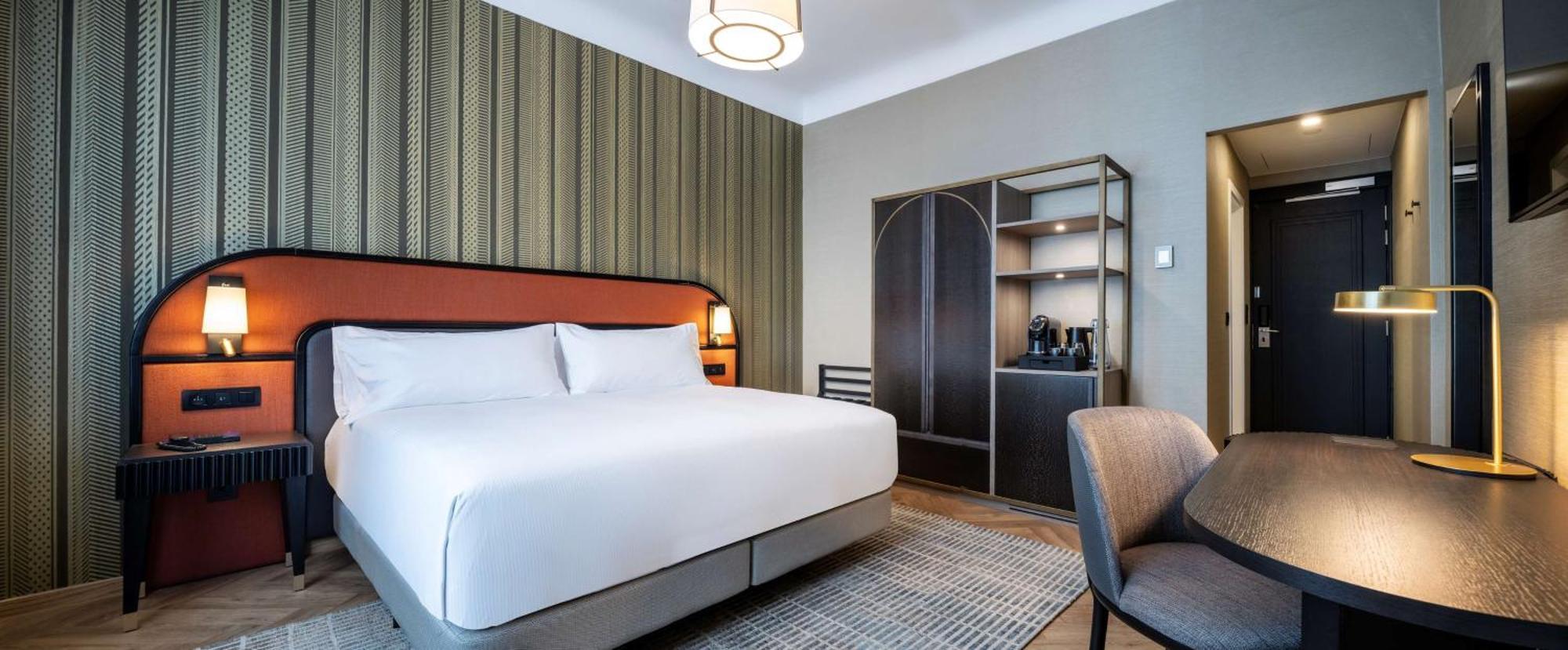 King Guest Room,1552476859:JPEG