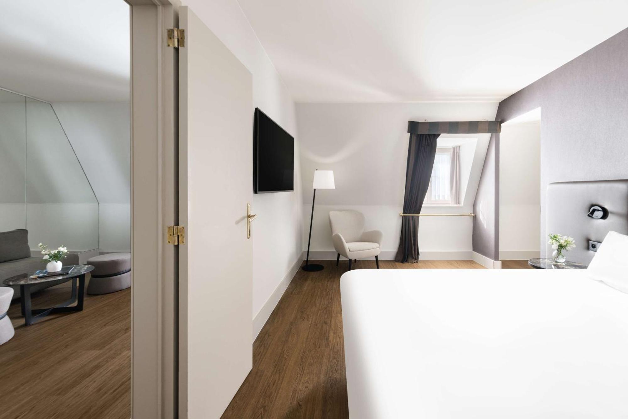 Suite Extra Bed,1661105902:JPEG