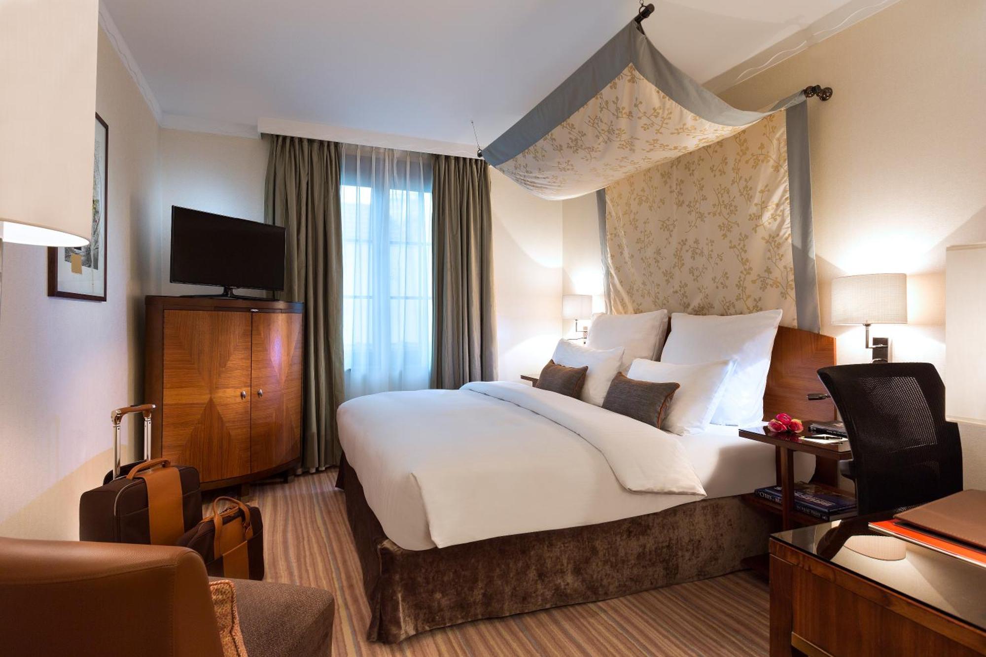 Premium Queen Room